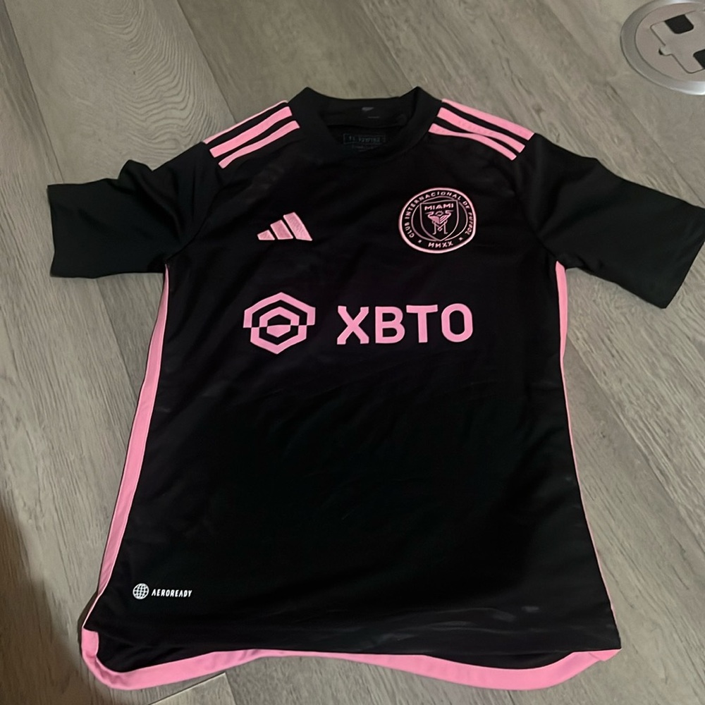 Intermiami kids size 11-12 authentic jersey.